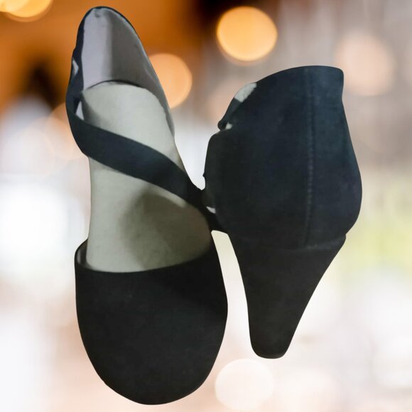 Chic Black Cross-Strap Block Heels by Mootsies Tootsies - Picture 4 of 7